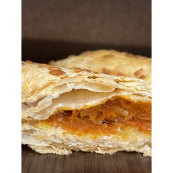 EMPANADA ALARGADA DE ATUN CON TOMATE