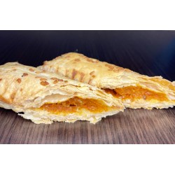 EMPANADA ALARGADA DE ATUN CON TOMATE