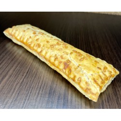 EMPANADA ALARGADA DE ATUN CON TOMATE