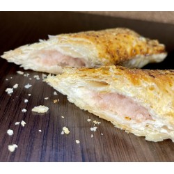 EMPANADA ALARGADA DE JAMÓN Y QUESO