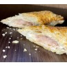 EMPANADA ALARGADA DE JAMÓN Y QUESO